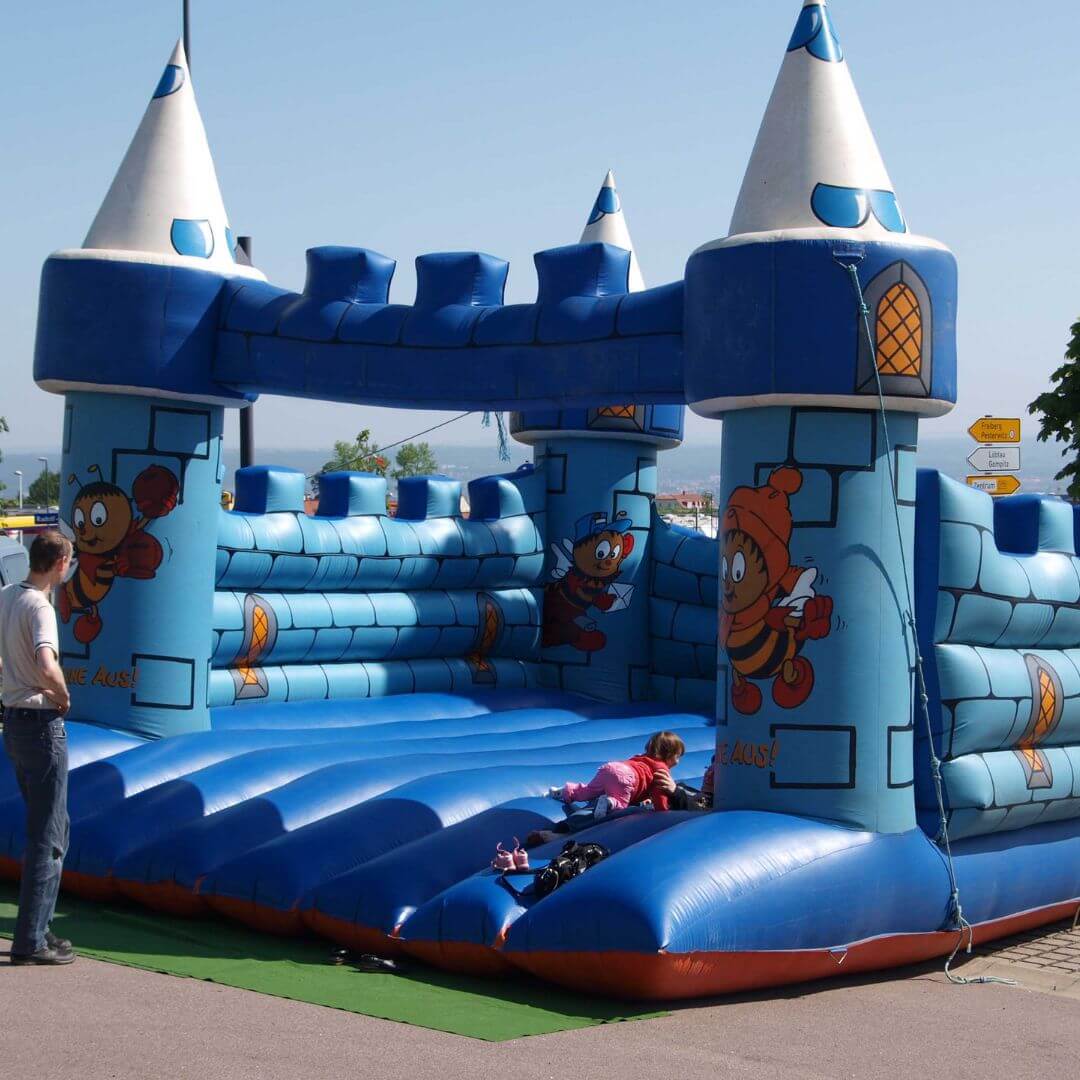 Hüpfburg "Schloss" - für die ganz große Party
