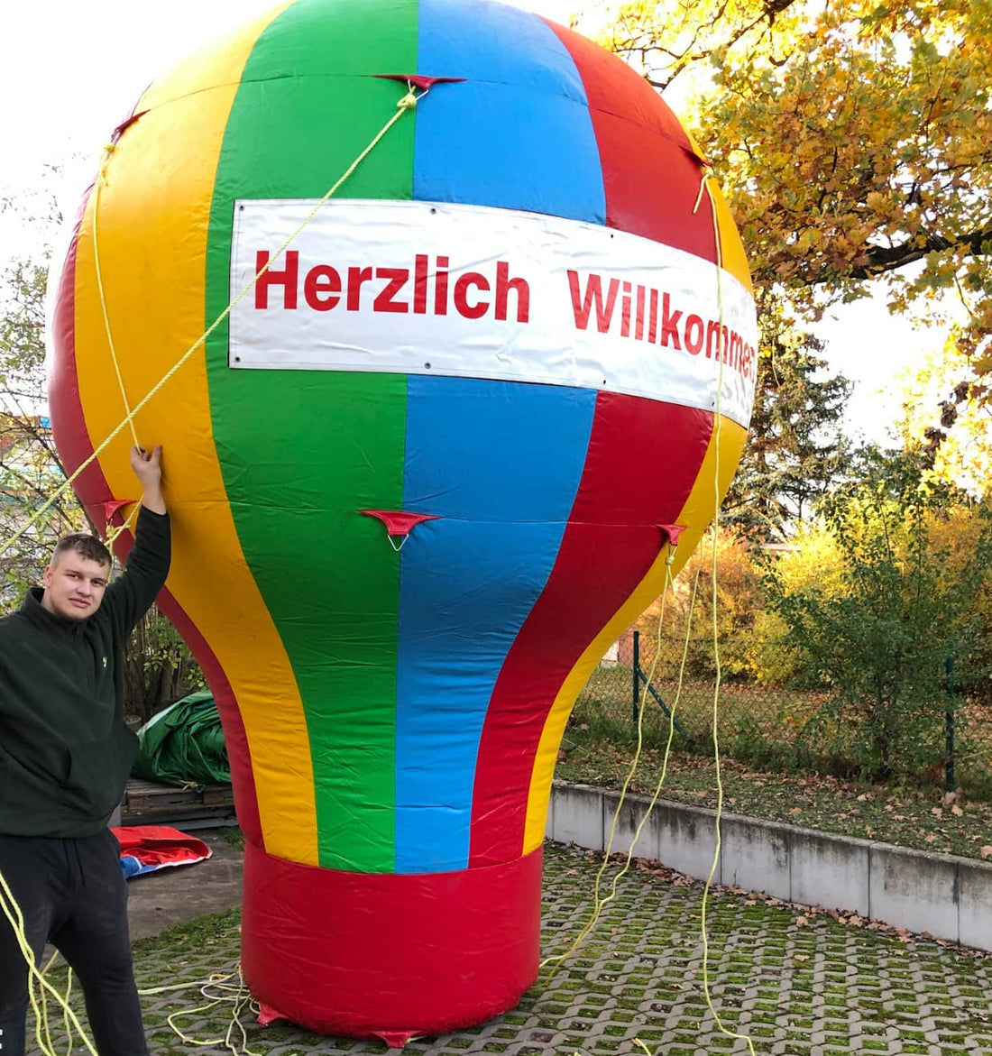 Werbeballon mit schriftzug